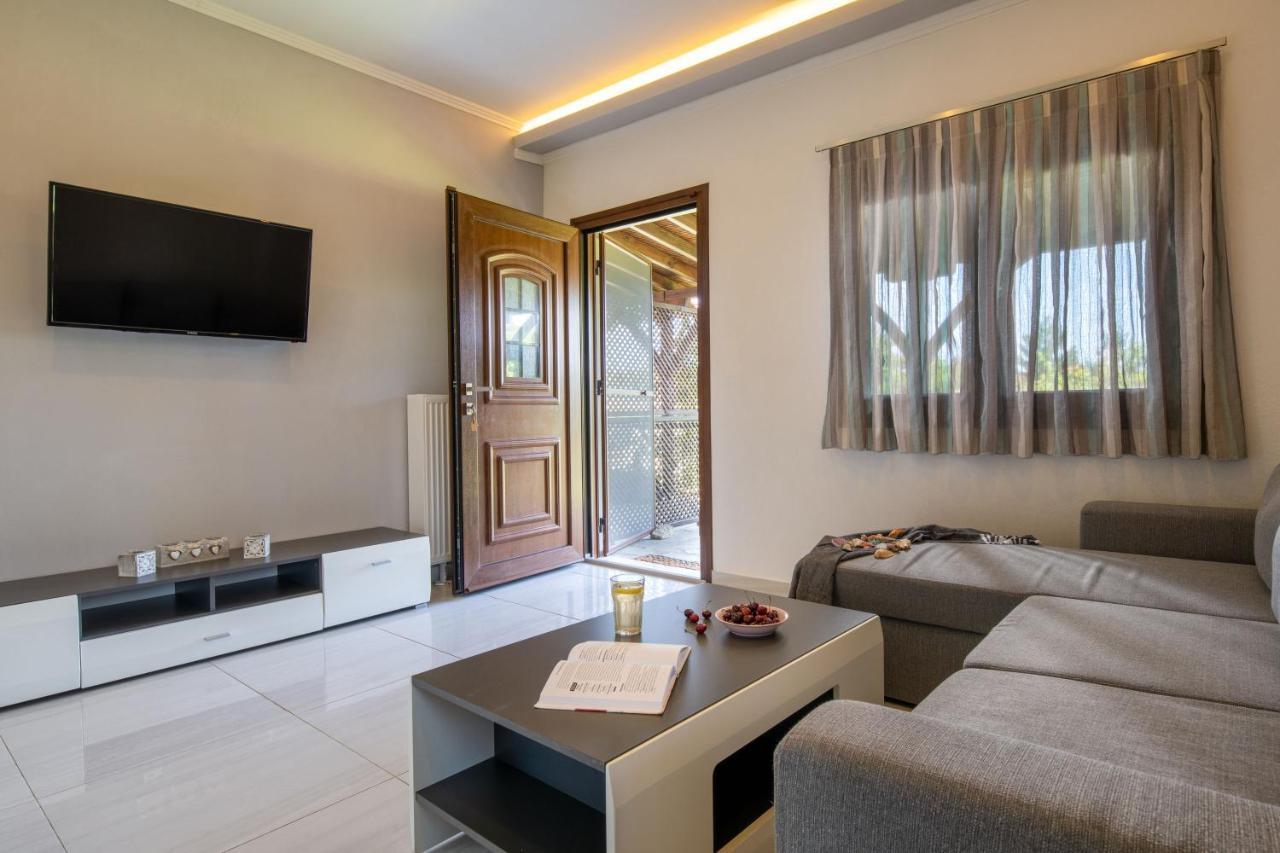Exochiko Kalamitsi Apartment Bagian luar foto