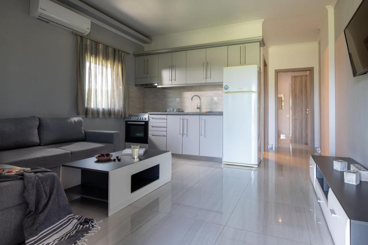 Exochiko Kalamitsi Apartment Bagian luar foto