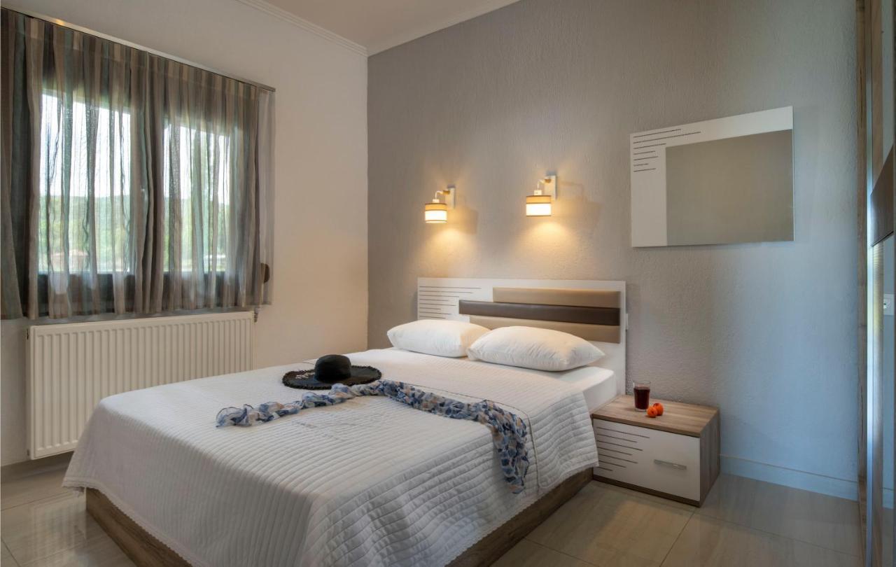 Exochiko Kalamitsi Apartment Bagian luar foto