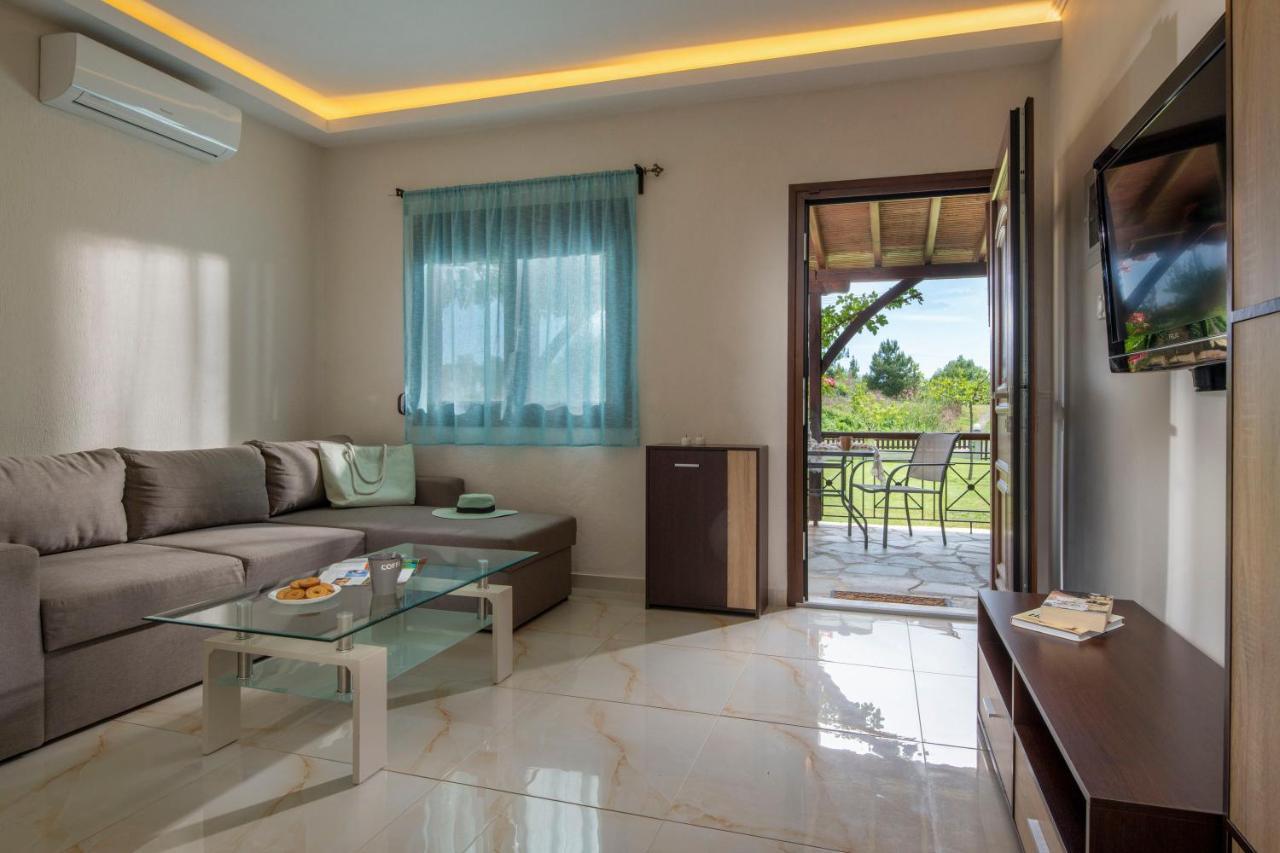 Exochiko Kalamitsi Apartment Bagian luar foto